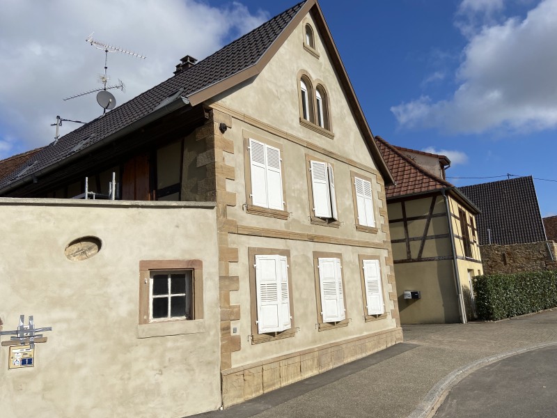Crépissage des murs sur une ancienne corps, de ferme à Hohengoeft, proche de Wasselonne